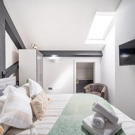 Perfect Leisure And Corporate 2-bedroom In Bradford Town Centre *