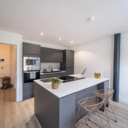 Perfect Leisure And Corporate 2-bedroom In Bradford Town Centre
