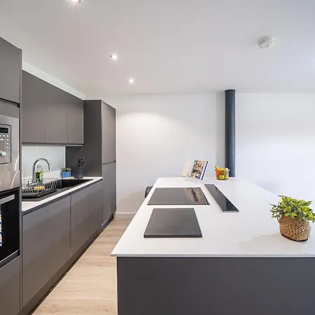 Perfect Leisure And Corporate 2-bedroom In Bradford Town Centre Apartment *