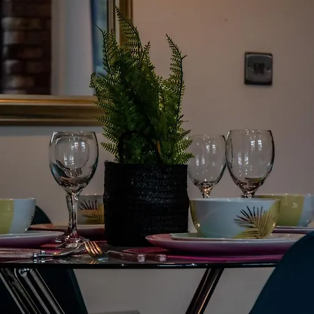 Perfect Leisure And Corporate 2-bedroom In Town Centre * Bradford (West Yorkshire)