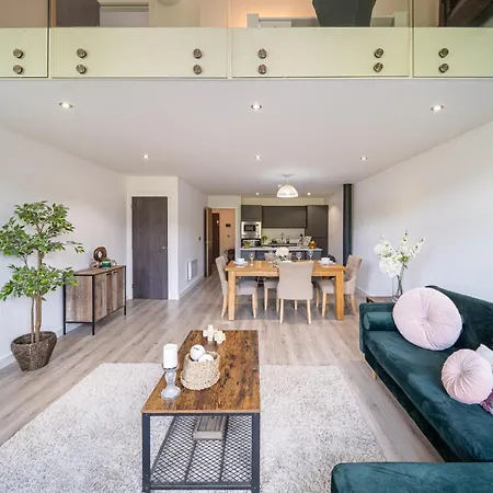 Perfect Leisure And Corporate 2-bedroom In Bradford Town Centre Apartment