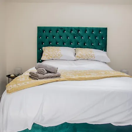 Perfect Leisure And Corporate 2-bedroom In Town Centre 브래드퍼드