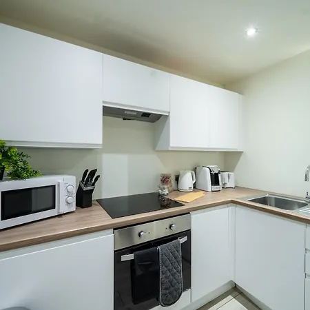 Perfect Leisure And Corporate 2-bedroom In Town Centre Appartamento *