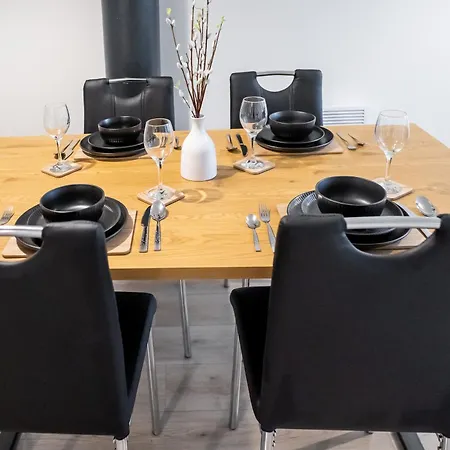 Perfect Leisure And Corporate 2-bedroom In Town Centre * Bradford (West Yorkshire)