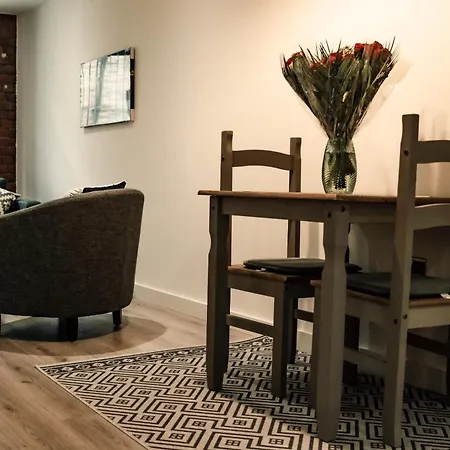 Perfect Leisure And Corporate 2-bedroom In Town Centre 布雷得佛